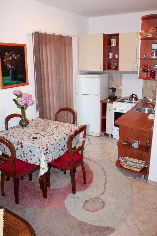 Apartments Djedovic Petrovac Bagian luar foto